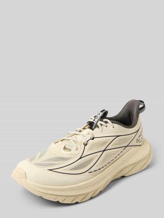 Hoka One One Sneaker mit Label-Details und profilierter Sohle in Ecru, Gr&ouml;&szlig;e 41,5