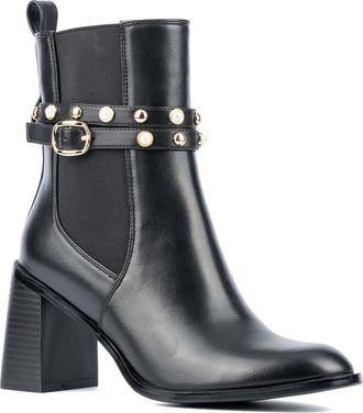 Torgeis Ivy Studded Chelsea Boot in Black at Nordstrom Rack, Size 10