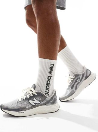 New Balance Arishi - Sneakers da corsa grigie-Grigio