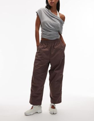 Nike Pantaloni dritti viola scuro-Marrone