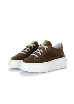 And&igrave;a Fora Womens Bosco Suede Sneaker In Green