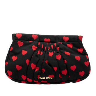 Miu Miu Tweedehands Geplooide Nylon Clutch met Hartprint