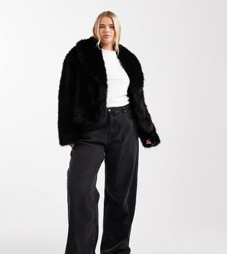 Asos Curve ASOS DESIGN Curve - Giacca in pelliccia sintetica nera con scollo sciallato-Nero