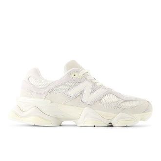 New Balance Unisex 9060 en Beige/Blanco, Gamuza/Malla, Talla 37.5