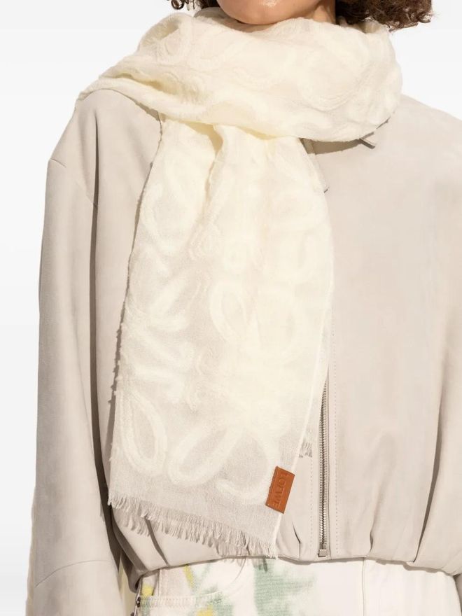 Loewe écharpe à logo embossé - Blanc dès 537,00 € - sur Stylight