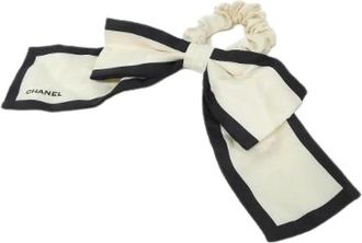Chanel Pre-owned Accessories, female, White, Size: ONE SIZE Pre-owned Silk Scrunchie