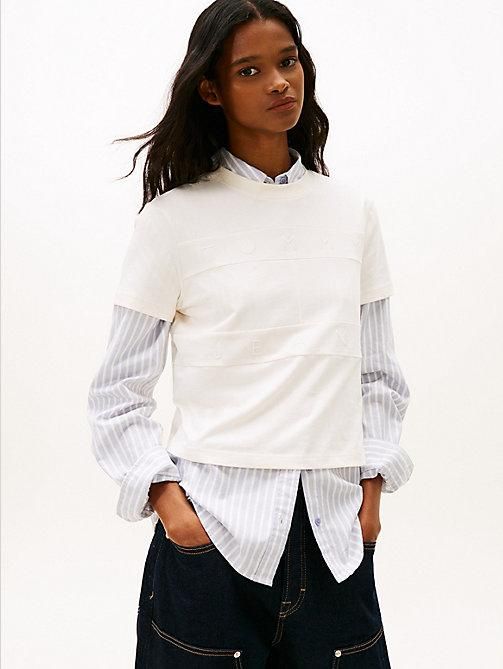 Camiseta de cuello redondo con logo tonal