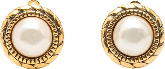 Chanel Tweedekans Goudkleurige Faux Parel Ronde Clip-On Oorbellen