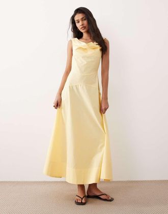 Asos Vestito lungo in popeline pesante giallo burro con scollo drappeggiato