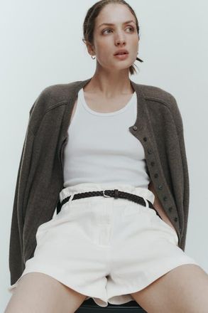H&M Belted Twill Shorts in White at Nordstrom, Size 22