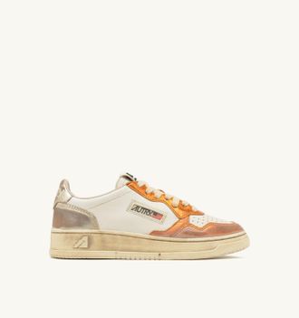 Autry SNEAKERS MEDALIST LOW SUPER VINTAGE IN PELLE PLATINO E ARANCIONE